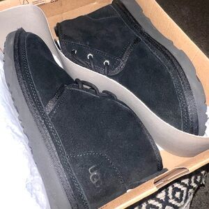 Gently used pair of Ugg Neumel Boots w/original box